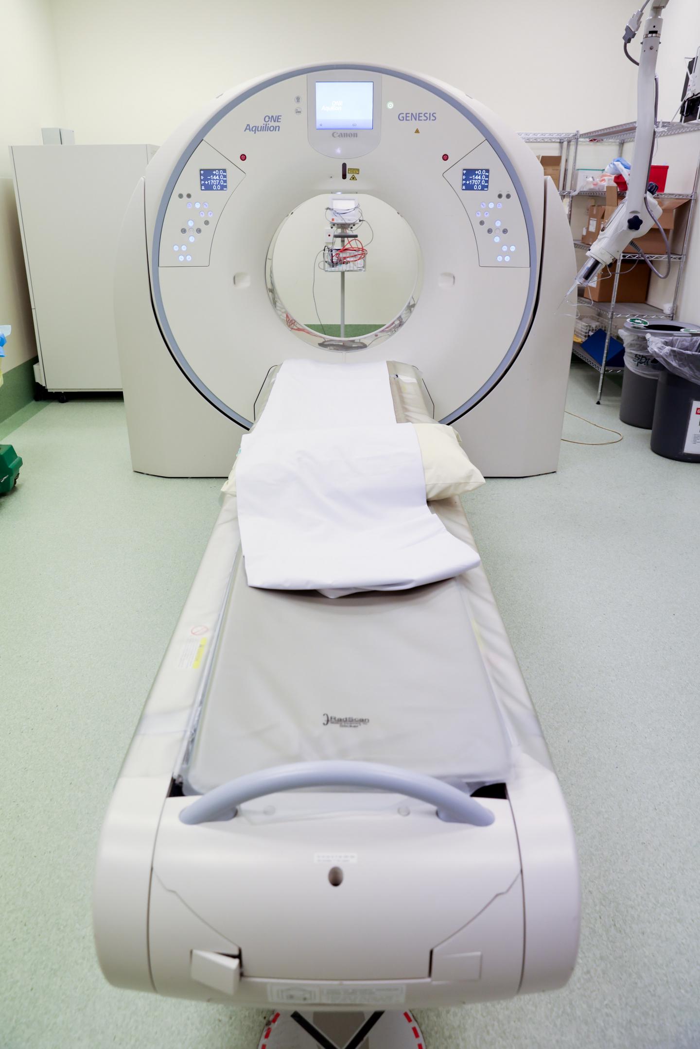 Computed tomography imaging machine