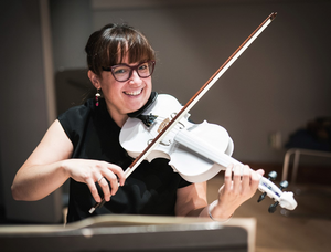 Mary-Elizabeth Brown rehearses Harry Stafylakis’ concerto "Singularity"