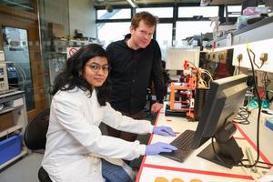 Photo AMCM_250120_8865.jpg: Ankita Pramanick, CÚRAM PhD Candidate and Professor Andrew Daly, Associate Professor in Biomedical Engineering and CÚRAM funded investigator, University of Galway. Photo: Aengus McMahon