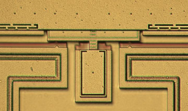Nanoscale Mechanical Switch
