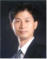 Professor Kyoung Mu Lee of SNU Department of Electrical and Computer Engineering, and Graduate Program of Artificial Intelligence