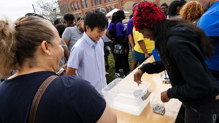 16x9_34086D_240 South Side STEM Showcase Event