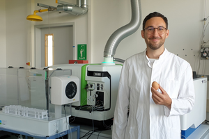 Dr. Philip Pirkwieser in the analytical laboratory