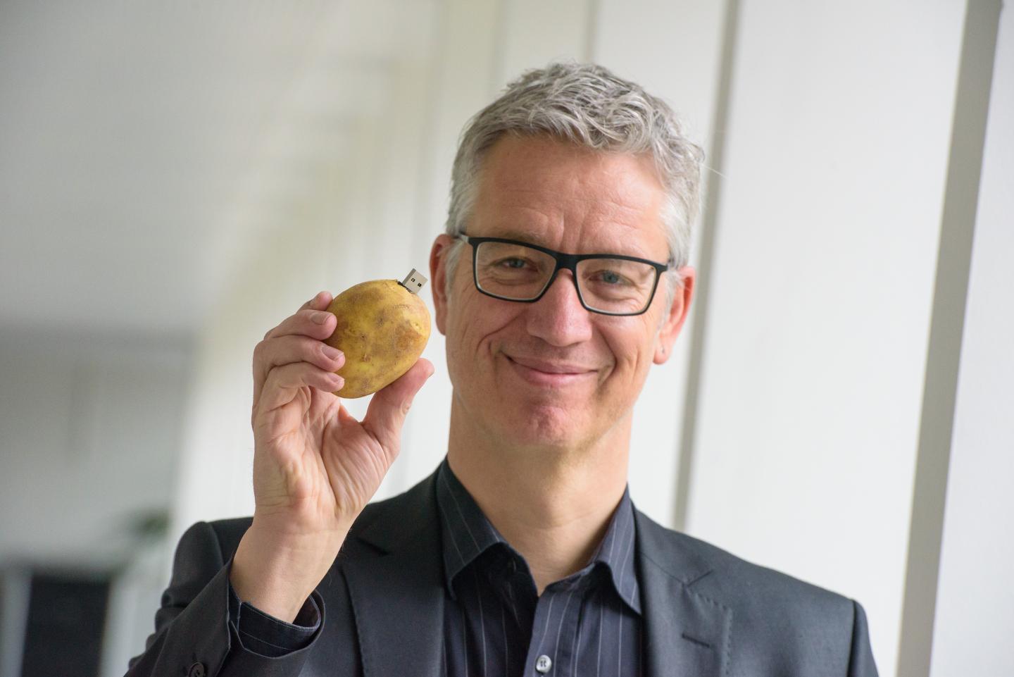 From muddy spud to the perfect French fry: Information experts are optimizing potato production