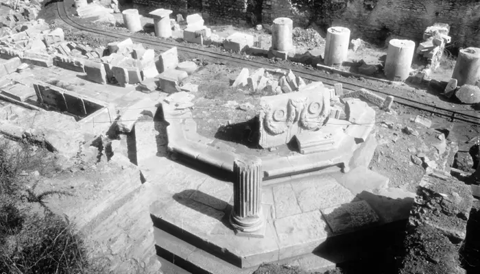 Fig. 3: The remains of the Octagon in Ephesos, historic picture.