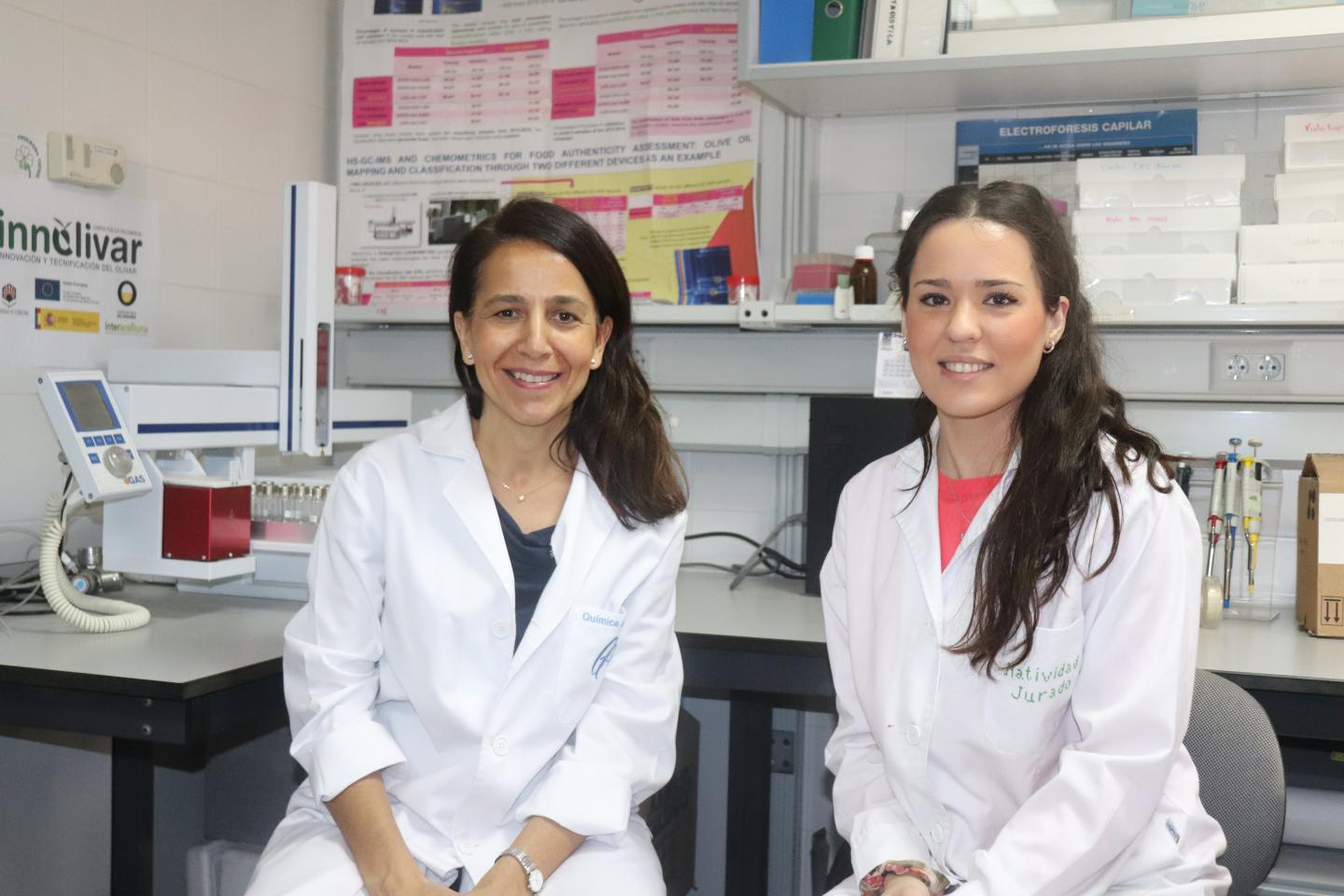 Lourdes Arce and Natividad Jurado, investigators of the Universidad de Cordoba