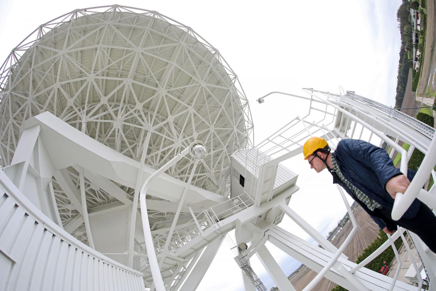 Dr Pawe? Wolak at the radio telescope RT-4 in Piwnice