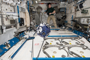 Samantha Cristoforetti conducts a test run for SPHERES