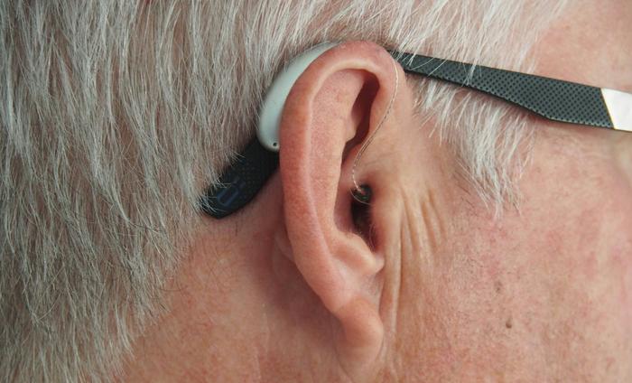 Sex differences in associated factors for age-related hearing loss