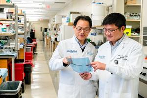 Drs. Xian C. Li and Wenhao Chen collaborating in their lab at the Houston Methodist Research Institute