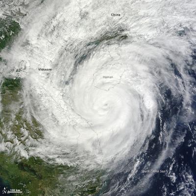 Typhoon Haiyan Pounding Hainan Island, China