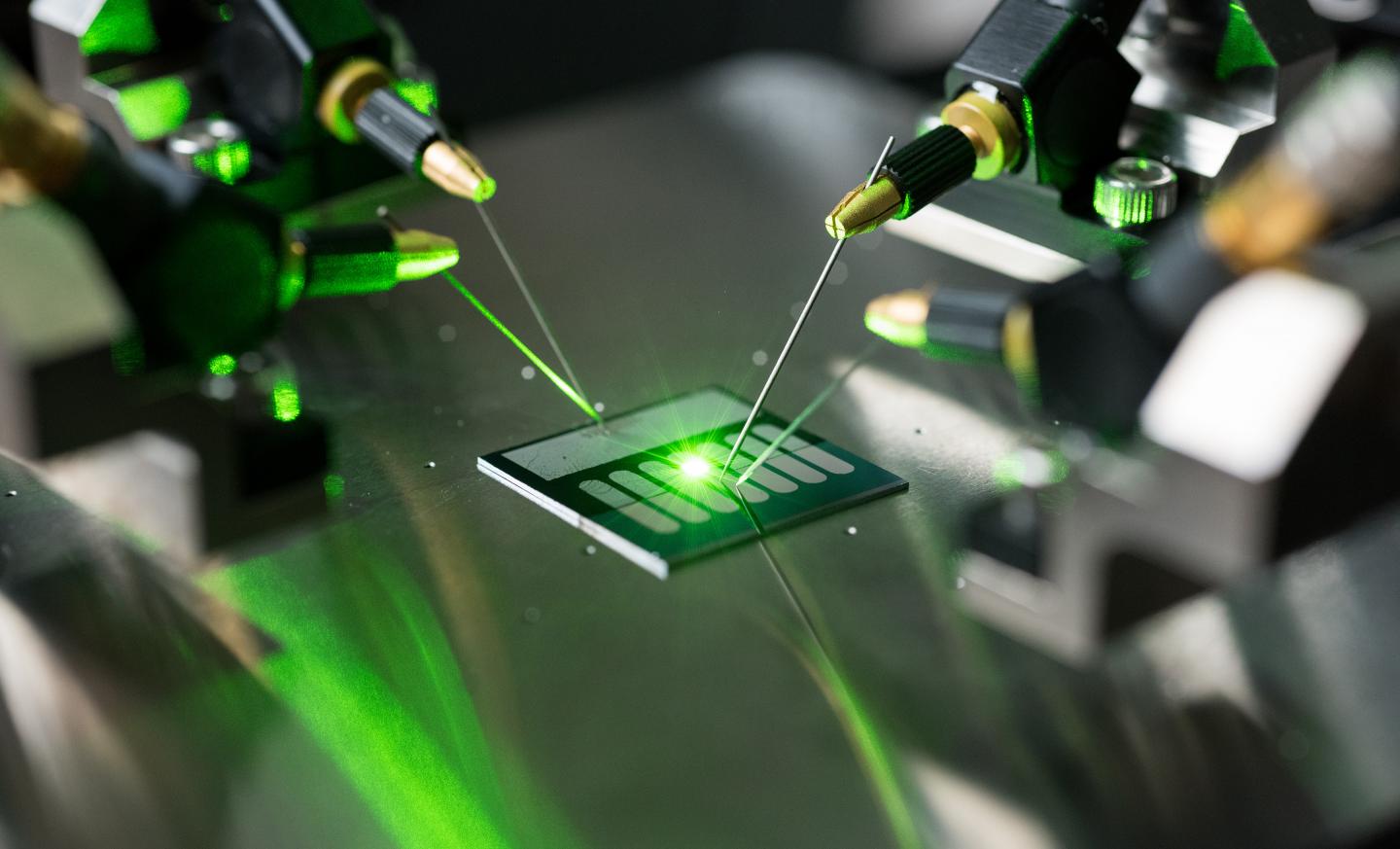 Rectenna Converts Laser Light to Electricity