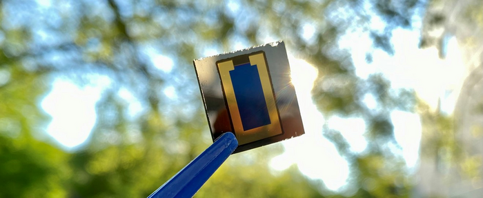 Perovskite/CIS tandem solar cells