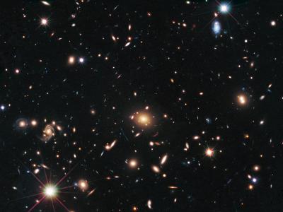 Cosmic Lens MACS J1720+35 Helps Hubble to Find a Distant Supernova