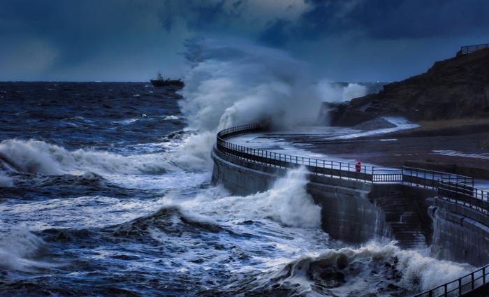 Sea wall crashing