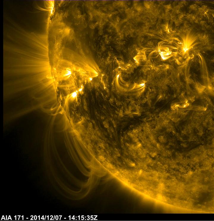 NASA Sees the Sun's Drooping Loops