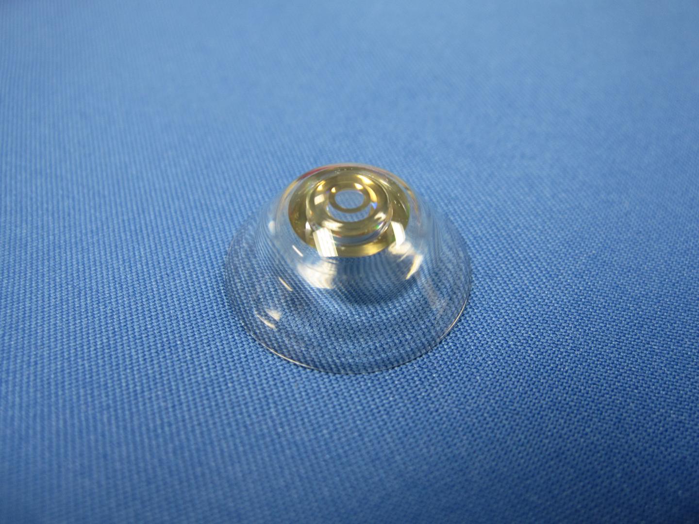 Close-up Telescopic Contact Lens