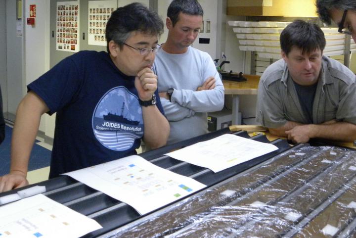Morono and D'Hondt with Sediment Cores