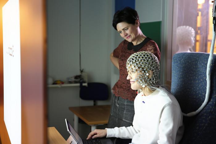 Hand- and typewriting EEG