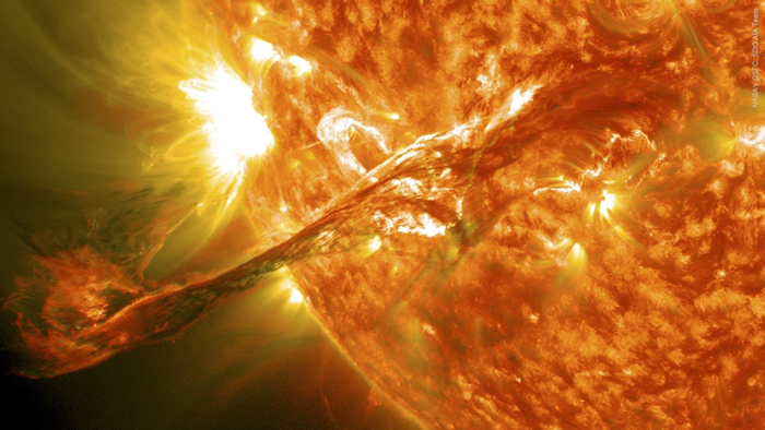 Atmósfera solar mostrando una eyección de masa coronal
