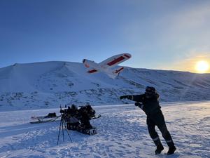 Ice-penetrating radar system