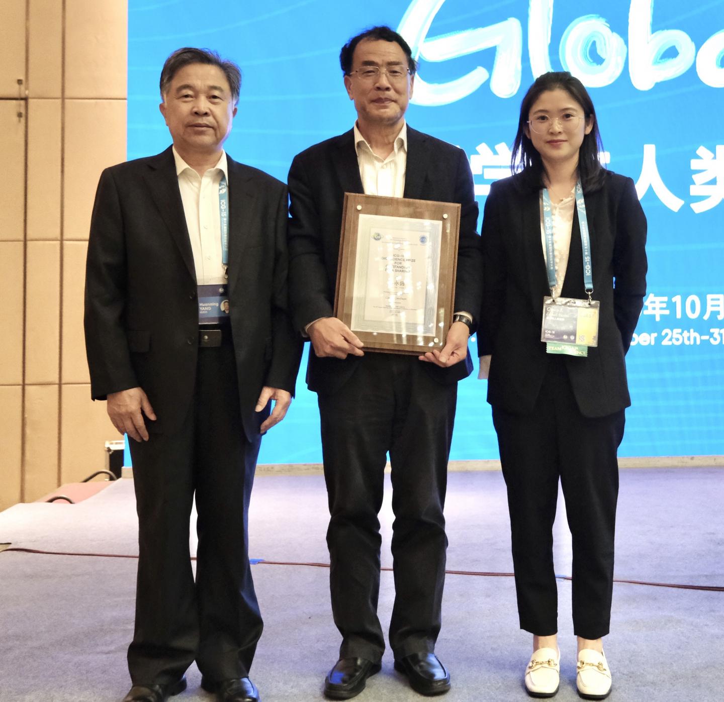 Professor Zhang Yongzhen Receives 3rd GigaScience Award for Data Sharing