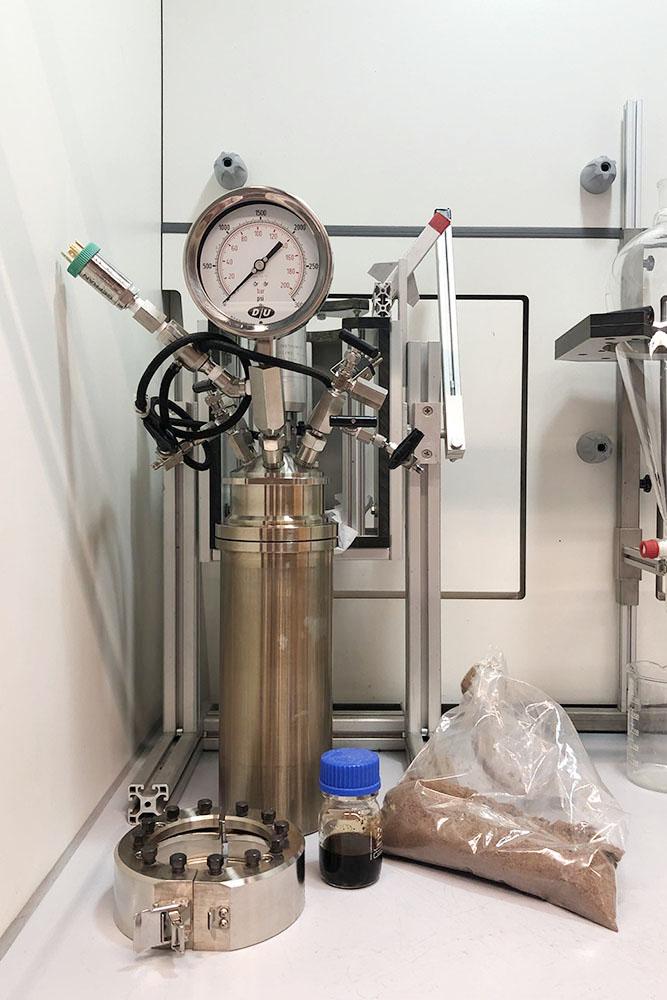 Chemical Reactor with Cellulose and Lignin Oil