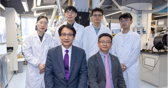 PolyU researchers develop breakthrough method for self-stimulated ejection of freezing droplets, unlocking cost-effective applications in de-icing