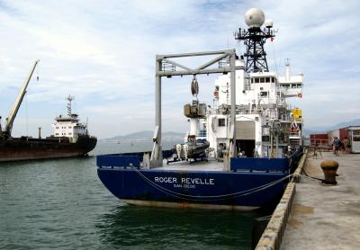 <i>R/V Roger Revelle</i> (2 of 2)