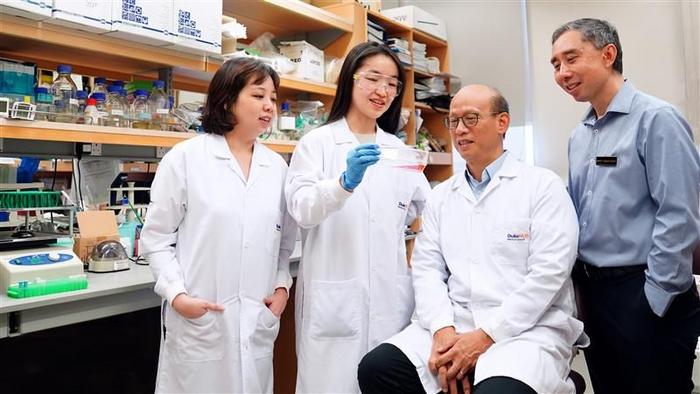 Ong Sin Tiong and his lab