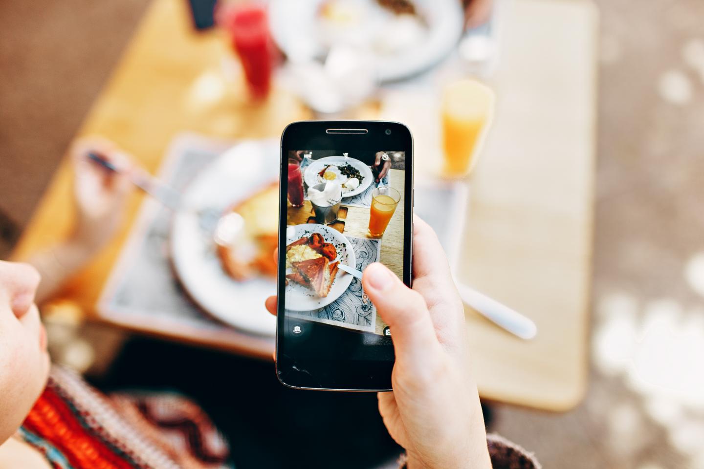 Social Media Users Copy Friends Eating Habits