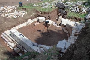 Excavated building with semi-circular interior stone wall