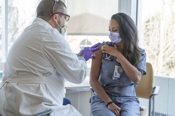 COVID-19 study quantifies antibody response to Pfizer, Moderna vaccines