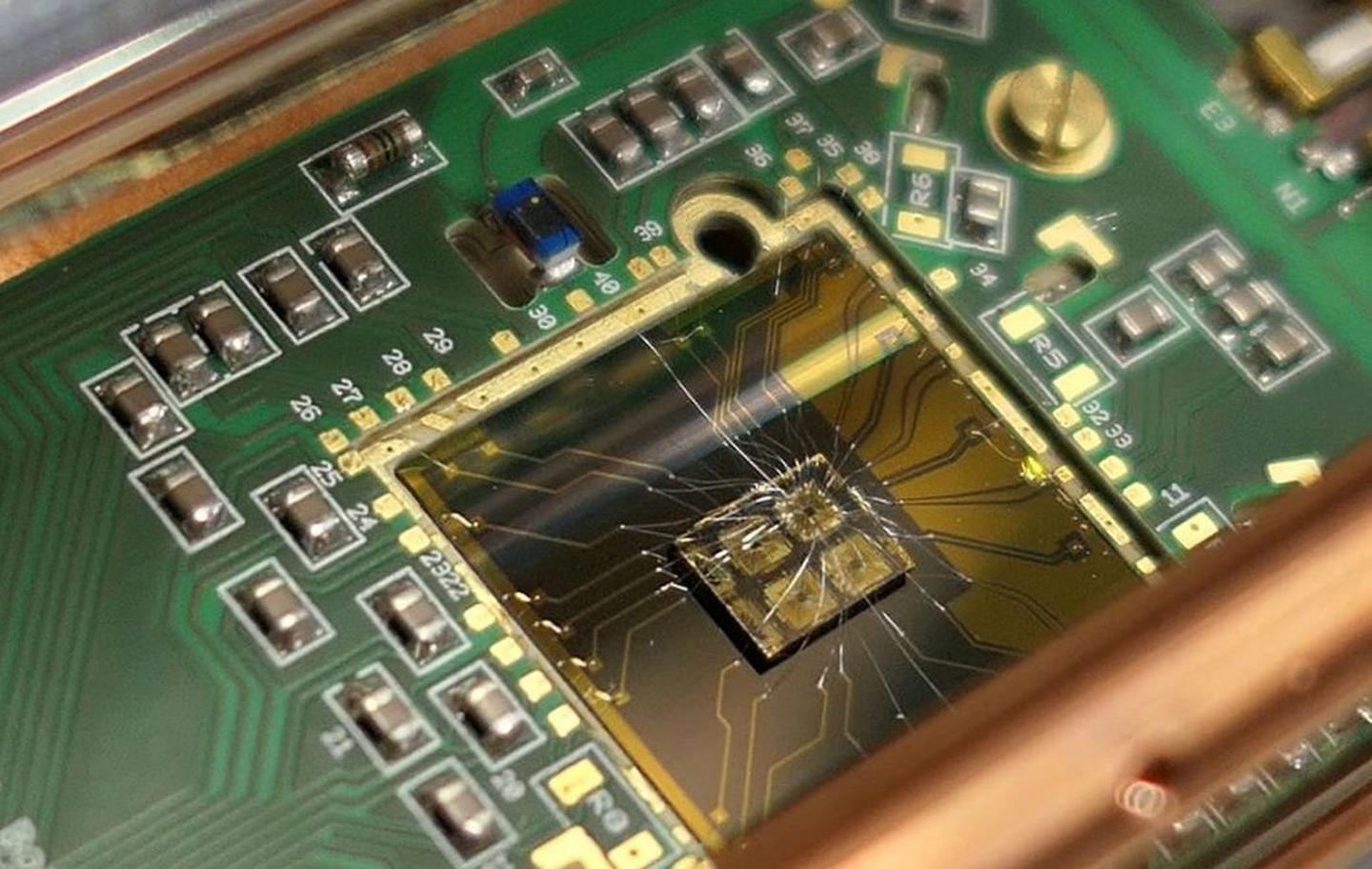 Semiconductor quantum chip
