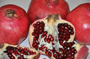 Metabolites from pomegranates and cancer