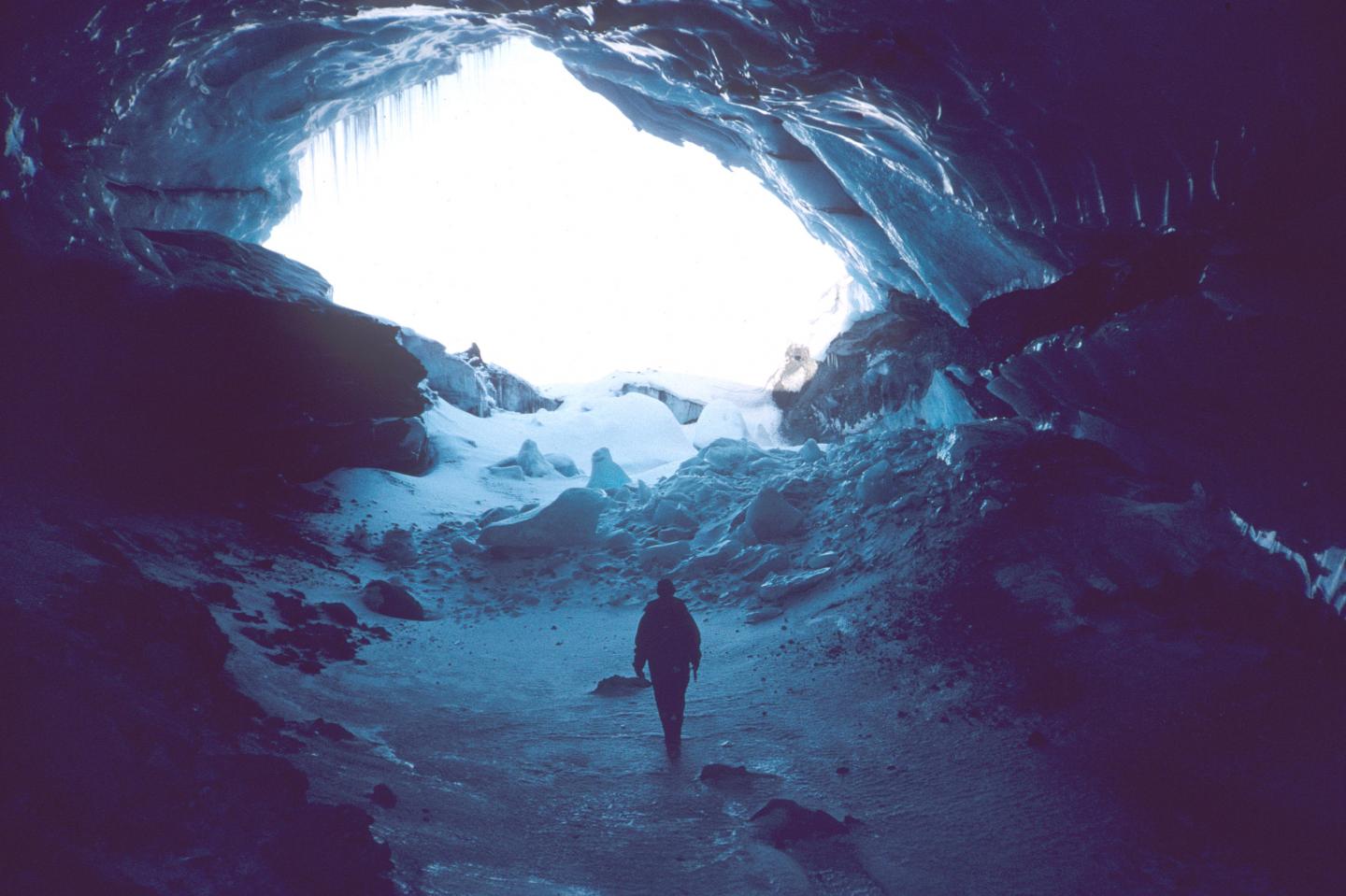 Finsterwalderbreen entrance