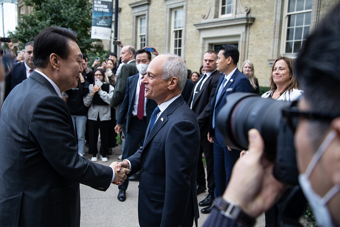 South Korean President Yoon Suk-yeol and U of T President Meric Gertler