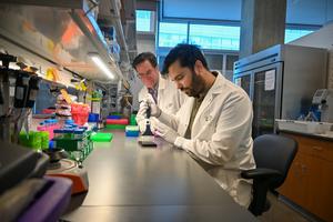 Fischer and Montoya Mira in lab