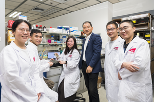 Professor Michael Yang Mengsu and his research team