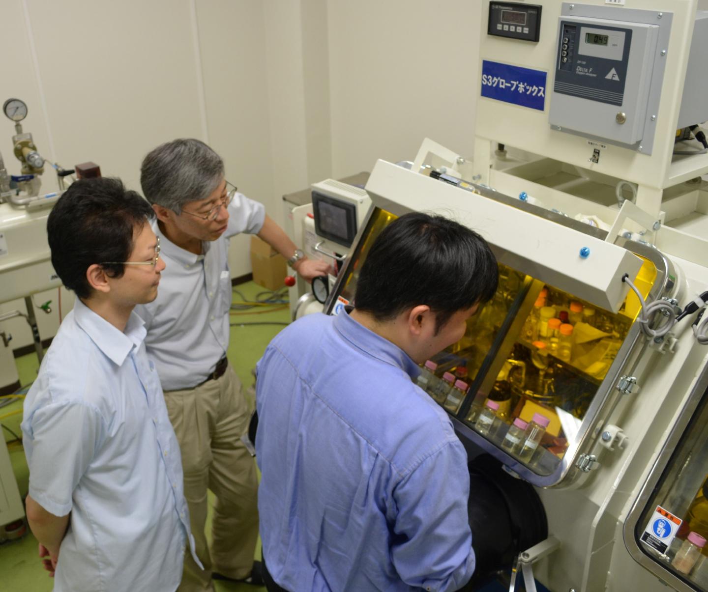 Assistant Professor Tomohiro Tojo, Professor Yoji Sakuri and Yosuke Sugiura Fig.3