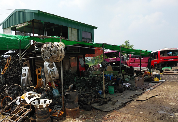 End-of-life vehicle-related waste in an informal processing site in Vietnam