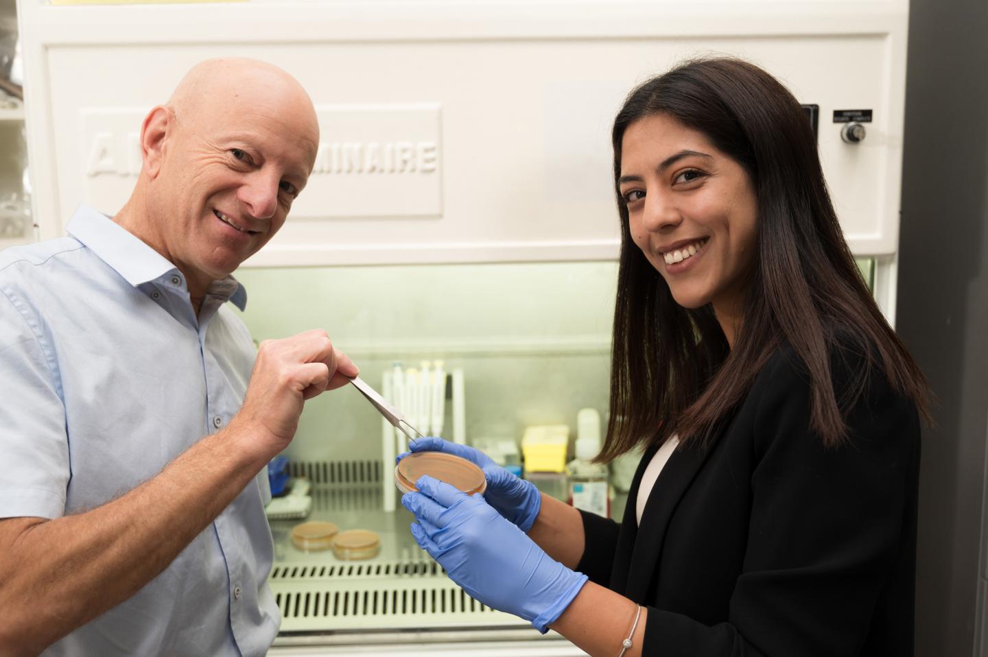 Ben-Gurion University Researchers Attack Anti Resistant Bacteria With Molecular Tweezers