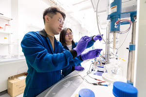 UChicago Asst. Prof. Chong Liu in the lab