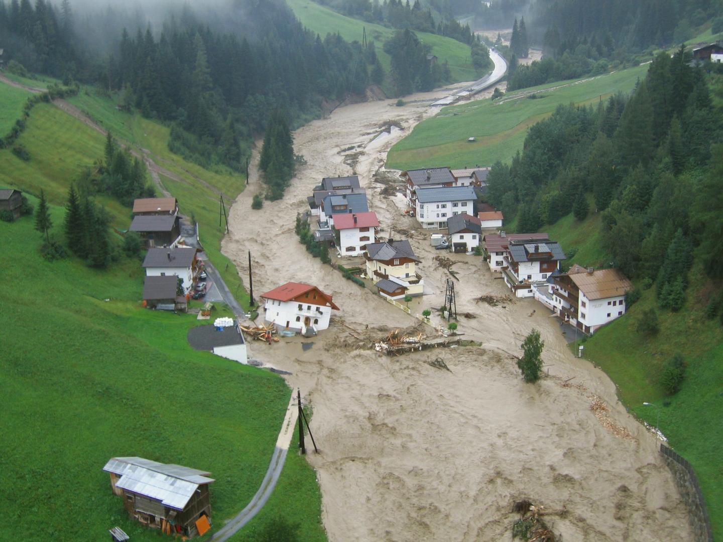 気候変動の影響で欧州のある地域では初春に、別の地域では晩春に洪水が