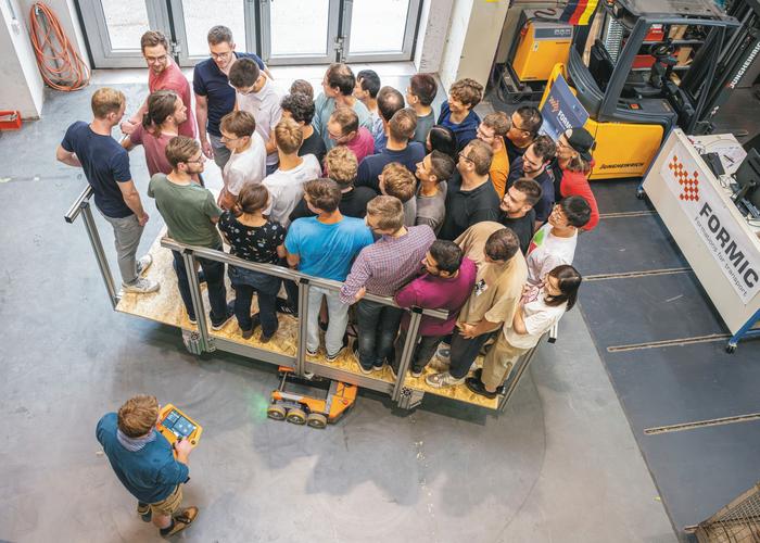 Using the FORMIC modular transportation system, a single person can move remotely weights of up to 40 tons. (Photo: Markus Breig, KIT)