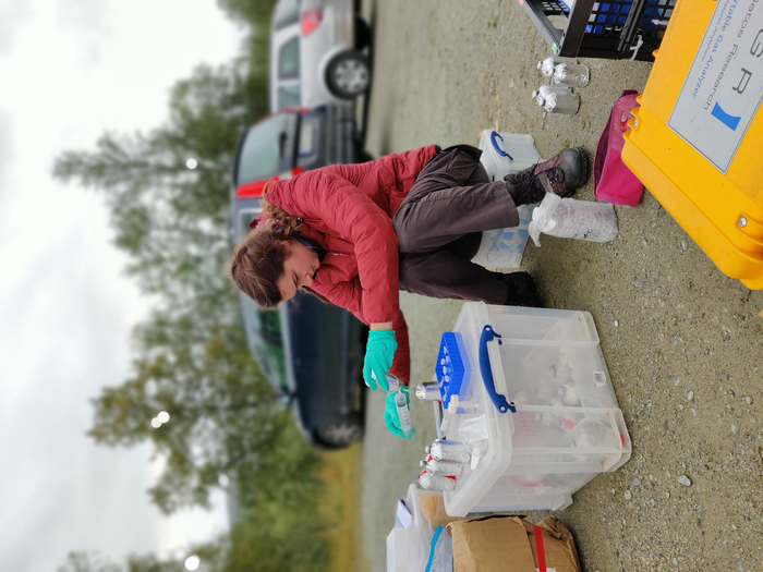 Eleanor Sheridan carrying out the experiment