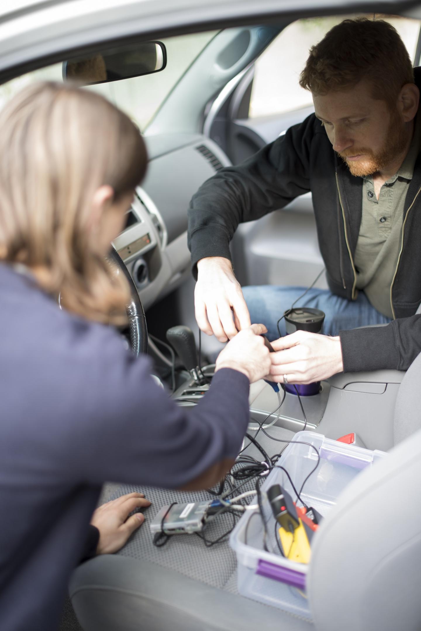SeaGlass Team Installing Rig