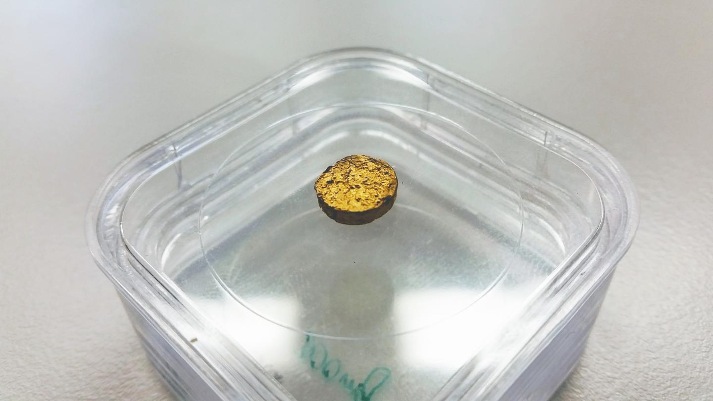 18-Carat Gold Made of Plastic