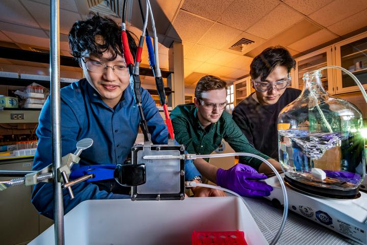Illinois Researchers Develop a Device to Convert Toxic Arsenite in Water to the Less Toxic Arsenate