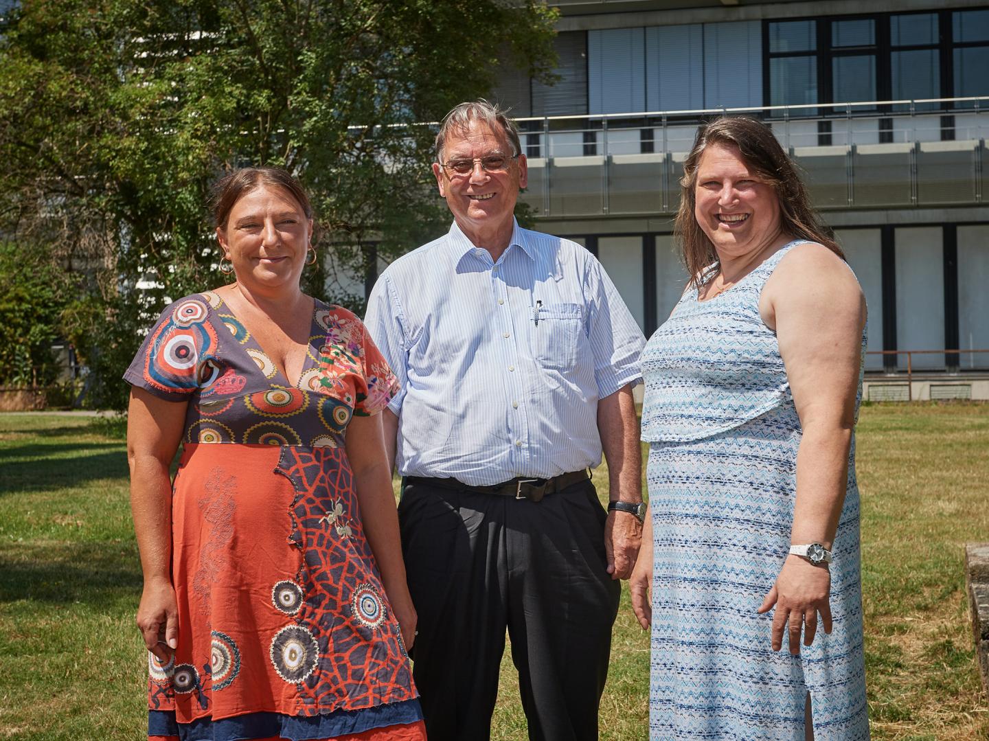 The Team in Front of the Chemical Institutes of the University of Bonn (1 of 2)